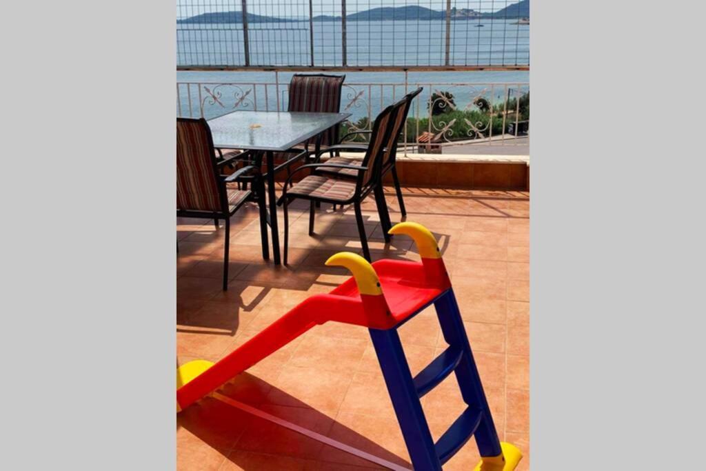 Port View House-Comfy Family Apartment-Panoramic View Néa Péramos Esterno foto